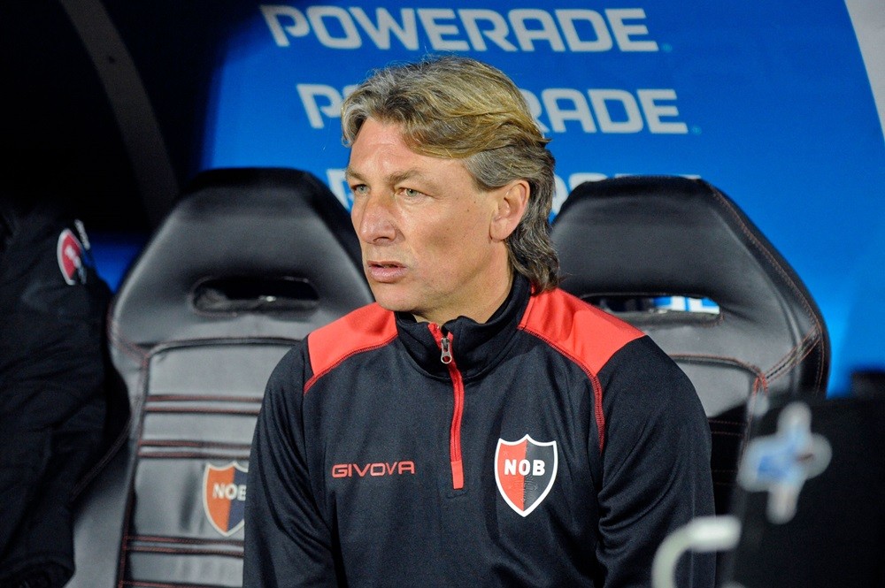 Newell's Old Boys' coach Gabriel Heinze looks on during the Copa Sudamericana round of 16 second leg football match between Argentina's Newell's Old Boys and Brazil's Corinthians at the Marcelo Alberto Bielsa stadium in Rosario, Argentina, on August 8, 2023. (Photo by MARCELO MANERA/AFP via Getty Images)
