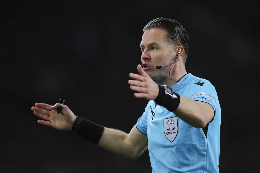 BARCELONA, SPAIN: Referee Danny Makkelie gestures during the UEFA Champions League 2023/24 round of 16 second leg match between FC Barcelona and SSC Napoli at Estadi Olimpic Lluis Companys on March 12, 2024. (Photo by Eric Alonso/Getty Images)