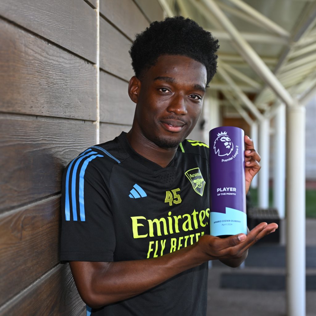 Amario Cozier-Duberry with his Premier League 2 Player of the Month award for April (Photo via Arsenal Academy on Twitter)