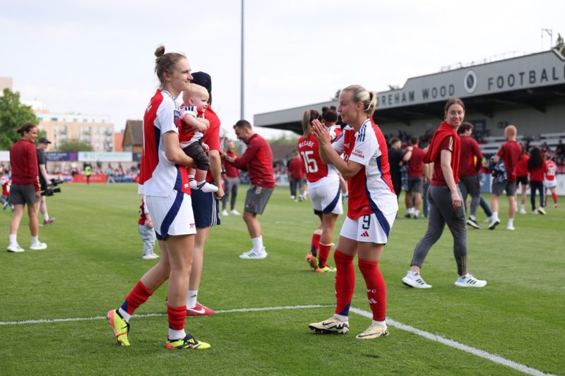 BOREHAMWOOD, ENGLAND - MAY 18: Vivianne Miedema of Arsenal walks a lap of honour with Beth Mead after the Barclays Women´s Super League match between Arsenal FC and Brighton & Hove Albion at Meadow Park on May 18, 2024 in Borehamwood, England. (Photo by Richard Heathcote/Getty Images)