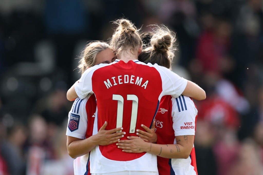 BOREHAMWOOD, ENGLAND - MAY 18: Vivianne Miedema of Arsenal celebrates victory with teammates after the Barclays Women´s Super League match between Arsenal FC and Brighton & Hove Albion at Meadow Park on May 18, 2024 in Borehamwood, England. (Photo by Richard Heathcote/Getty Images)