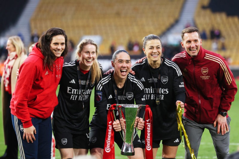 WOLVERHAMPTON, ENGLAND - MARCH 31: Kaylan Marckese, Naomi Williams, Manuela Zinsberger, Sabrina D'Angelo of Arsenal and Seb Barton, Goalkeeping Coach, pose with the trophy after winning the FA Women's Continental Tyres League Cup Final match between Arsenal and Chelsea at Molineux on March 31, 2024 in Wolverhampton, England. (Photo by Matt McNulty/Getty Images)