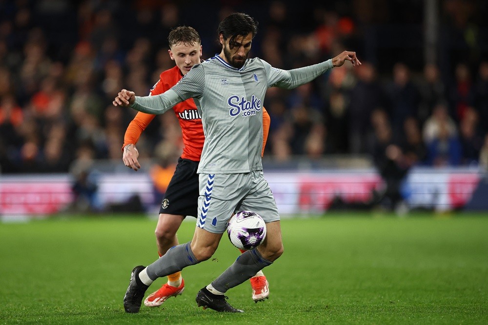 Everton's Andre Gomes controls the ball during the English Premier League football match between Luton Town and Everton at Kenilworth Road in Luton, north of London on May 3, 2024. (Photo by HENRY NICHOLLS/AFP via Getty Images)