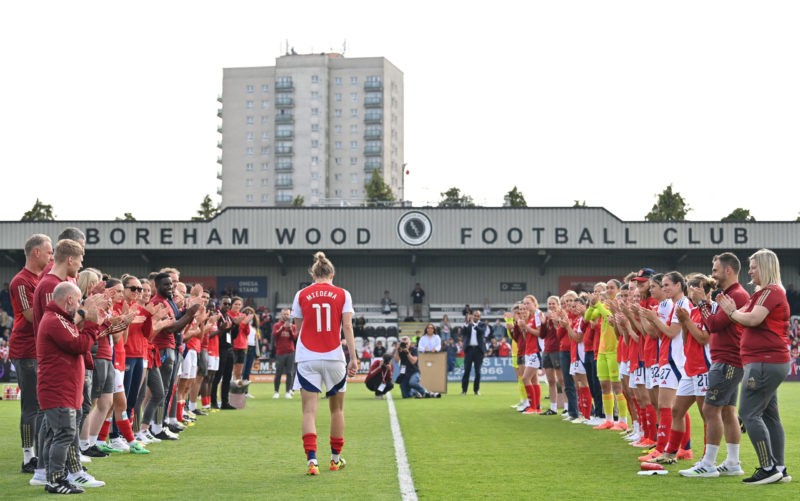 Arsenal's Dutch striker #11 Vivianne Miedema (C) receives a round of applause from teammates on the pitch after the English Women's Super League football match between Arsenal and Brighton and Hove Albion at Meadow Park, in Borehamwood, on May 18, 2024. Arsenal and Netherlands forward Vivianne Miedema is to leave the Women's Super League club when her contract expires at the end of the season. (Photo by GLYN KIRK/AFP via Getty Images)