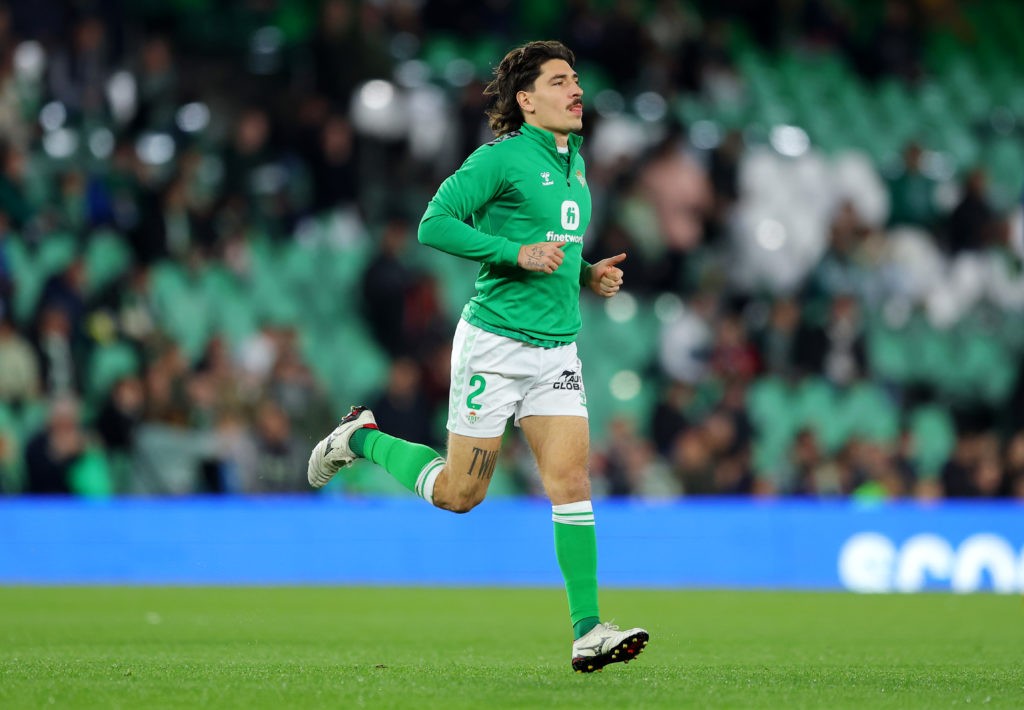 SEVILLE, SPAIN - DECEMBER 21: Hector Bellerin of Real Betis warms up prior to the LaLiga EA Sports match between Real Betis and Girona FC at Estadio Benito Villamarin on December 21, 2023 in Seville, Spain. (Photo by Fran Santiago/Getty Images)