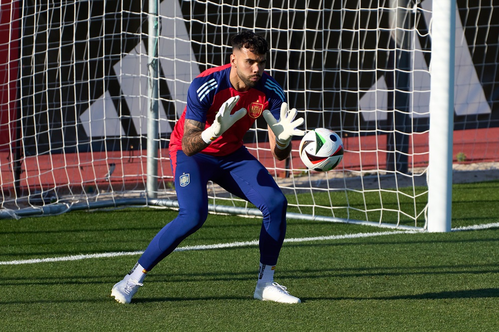 MADRID, SPAIN: David Raya in action during a Spain training session at Ciudad del Futbol de Las Rozas on June 01, 2024. (Photo by Angel Martinez/Getty Images)