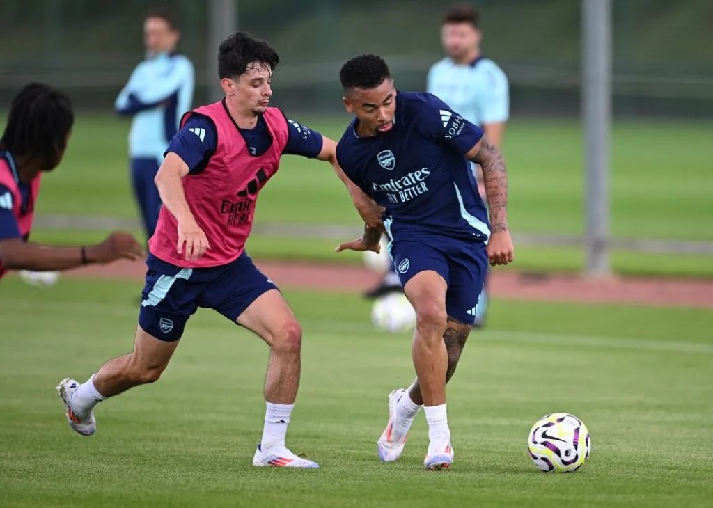 Charlie Patino and Gabriel Jesus in training with the Arsenal first team (Photo via Arsenal.com)