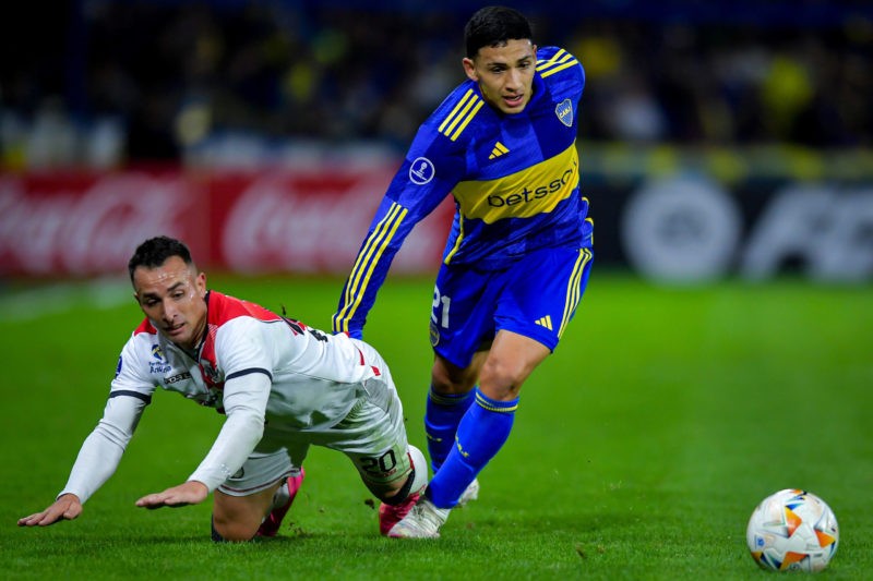 BUENOS AIRES, ARGENTINA - MAY 29: Ezequiel Fernandez of Boca Juniors competes for the ball with Martin Prost of Nacional Potosi during the Copa CONMEBOL Sudamericana 2024 group D match between Boca Juniors and Nacional Potosi at Estadio Alberto J. Armando on May 29, 2024 in Buenos Aires, Argentina. (Photo by Marcelo Endelli/Getty Images)