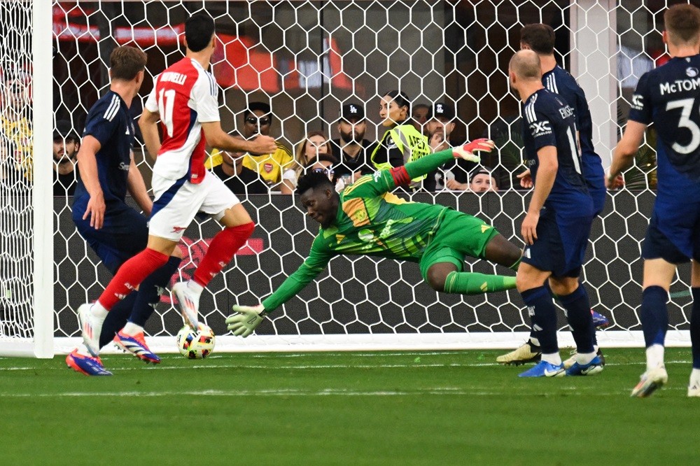 Arsenal's Gabriel Martinelli scores a goal past Manchester United's Andre Onana during the pre-season club friendly football match between Manchester United FC and Arsenal FC at SoFi Stadium in Inglewood, California on July 27, 2024. (Photo by PATRICK T. FALLON/AFP via Getty Images)