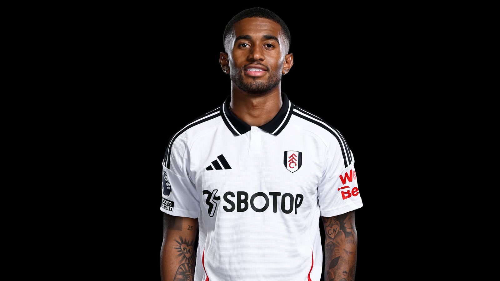 Reiss Nelson after signing for Fulham (Photo via FulhamFC.com)