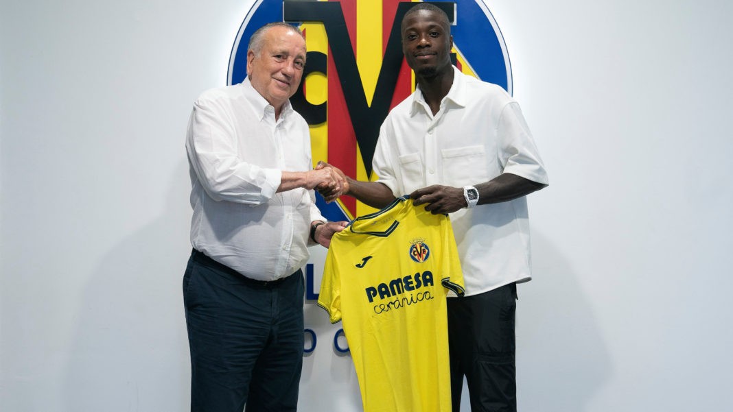 Nicolas Pepe signing for Villarreal (Photo via Villarrealcf.es)