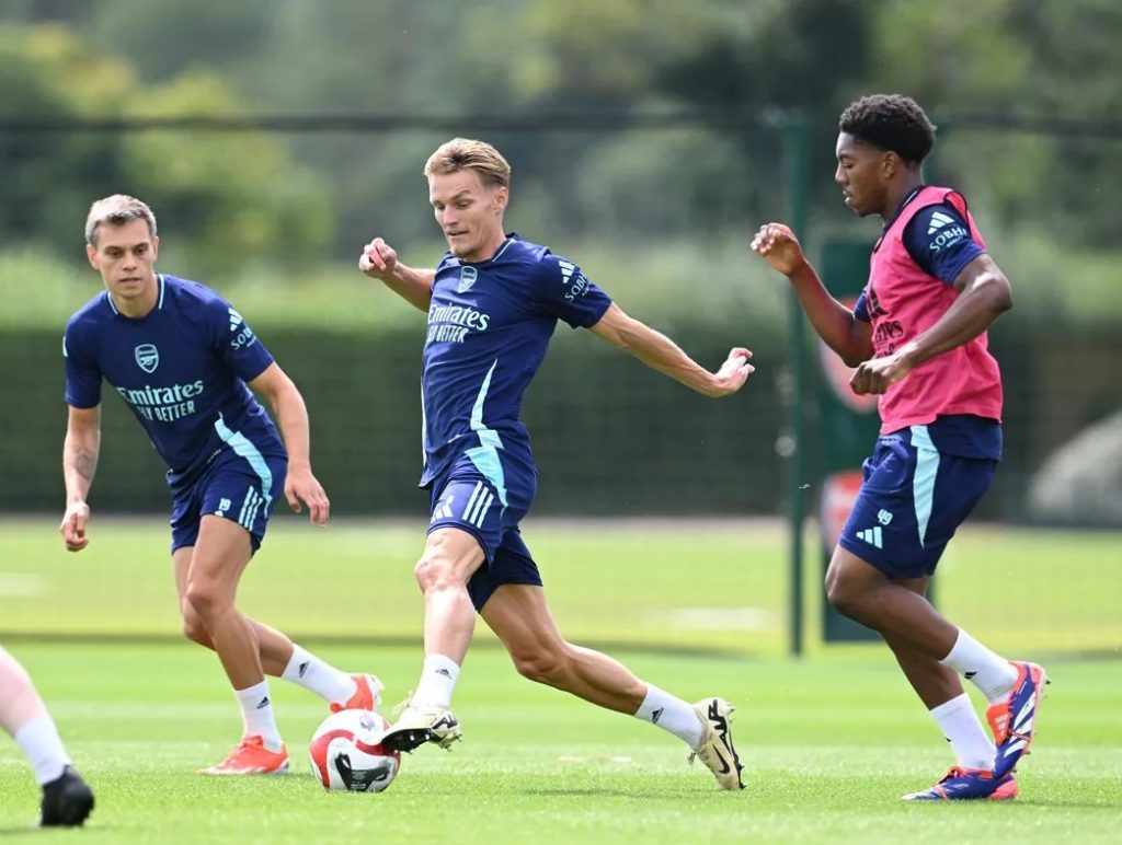 Myles Lewis-Skelly (R) in training with Arsenal (Photo via Arsenal.com)