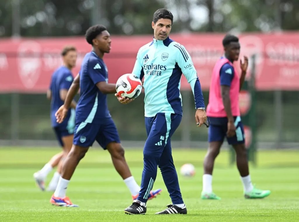 Mikel Arteta in Arsenal training (Photo via Arsenal.com)