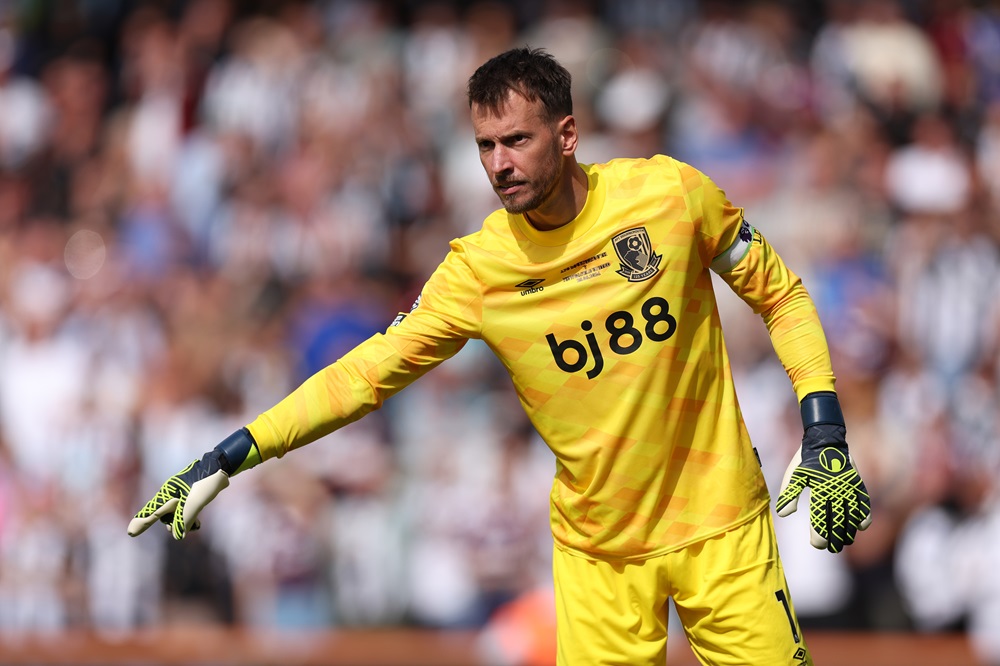 BOURNEMOUTH, ENGLAND: Goalkeeper Neto of AFC Bournemouth during the Premier League match between AFC Bournemouth and Newcastle United FC at Vitality Stadium on August 25, 2024. (Photo by Eddie Keogh/Getty Images)