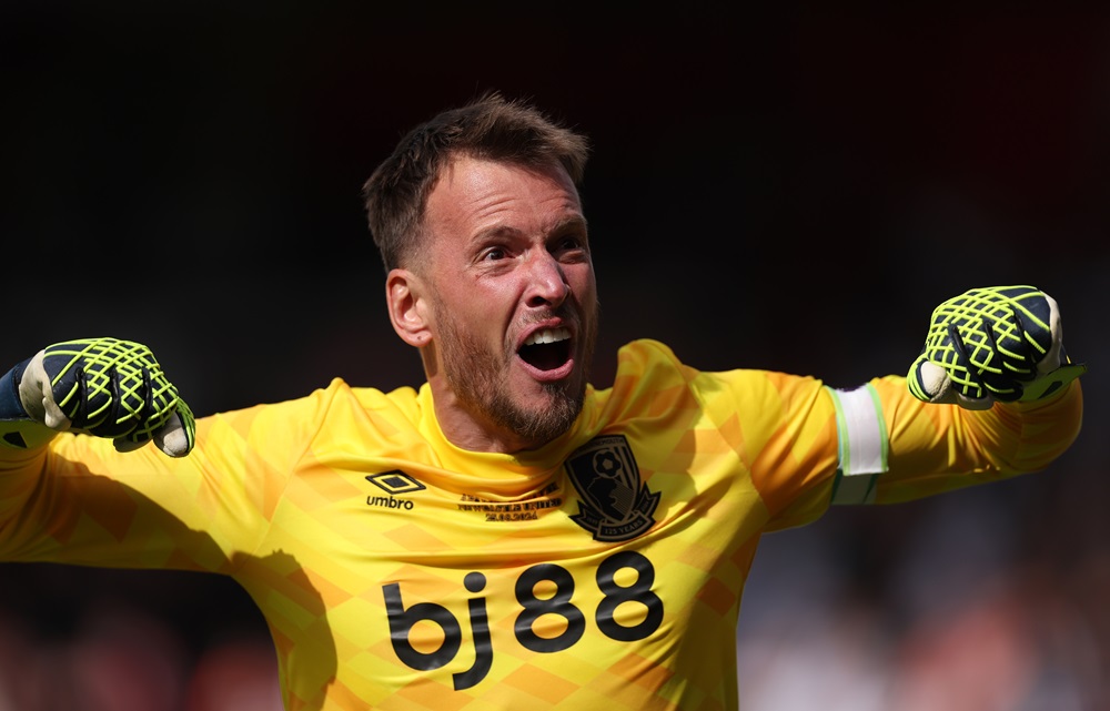 BOURNEMOUTH, ENGLAND: Goalkeeper Neto of AFC Bournemouth during the Premier League match between AFC Bournemouth and Newcastle United FC at Vitality Stadium on August 25, 2024. (Photo by Eddie Keogh/Getty Images)