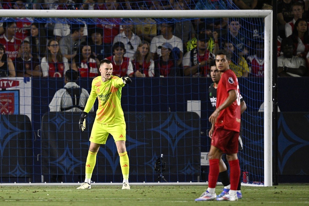 CARSON, CALIFORNIA: Karl Hein of Arsenal FC looks on against AFC Bournemouth during a pre-season friendly match between Arsenal FC and AFC Bournemouth at Dignity Health Sports Park on July 24, 2024 in Carson, California. (Photo by Orlando Ramirez/Getty Images)