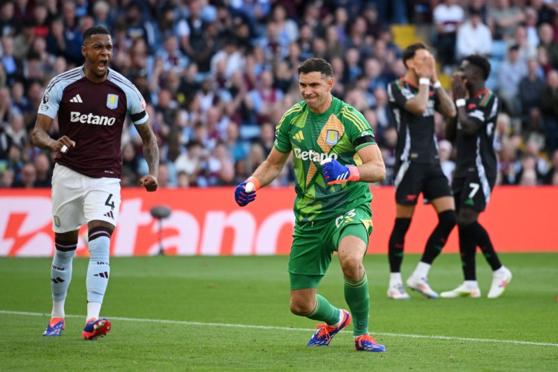 BIRMINGHAM, ENGLAND - AUGUST 24: Emiliano Martinez of Aston Villa reacts during the Premier League match between Aston Villa FC and Arsenal FC at Villa Park on August 24, 2024 in Birmingham, England. (Photo by Clive Mason/Getty Images)