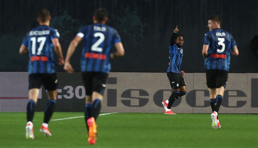 BERGAMO, ITALY: Ademola Lookman of Atalanta BC celebrates his goal with his team-mates during the Serie A TIM match between Atalanta BC and ACF Fiorentina at Gewiss Stadium on June 02, 2024. (Photo by Marco Luzzani/Getty Images)