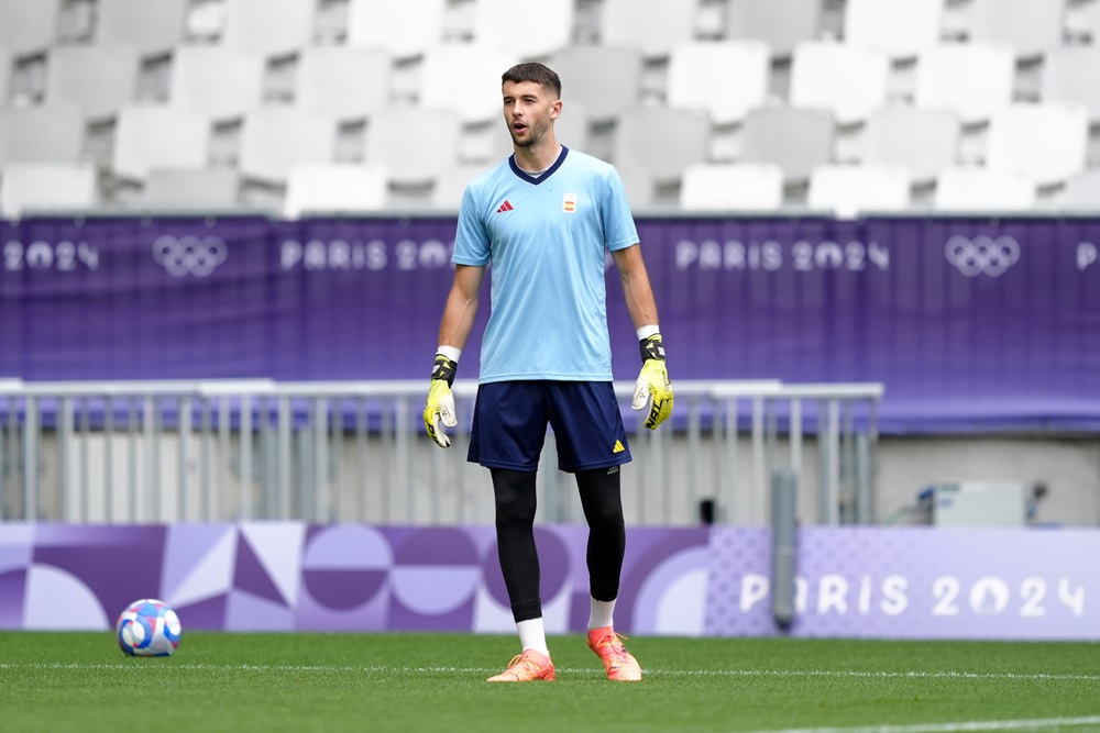 BORDEAUX, FRANCE: Joan Garcia of Team Spain warms up prior to the Men's group C match between Dominican Republic and Spain during the Olympic Games Paris 2024 at Nouveau Stade de Bordeaux on July 27, 2024. (Photo by Juan Manuel Serrano Arce/Getty Images)