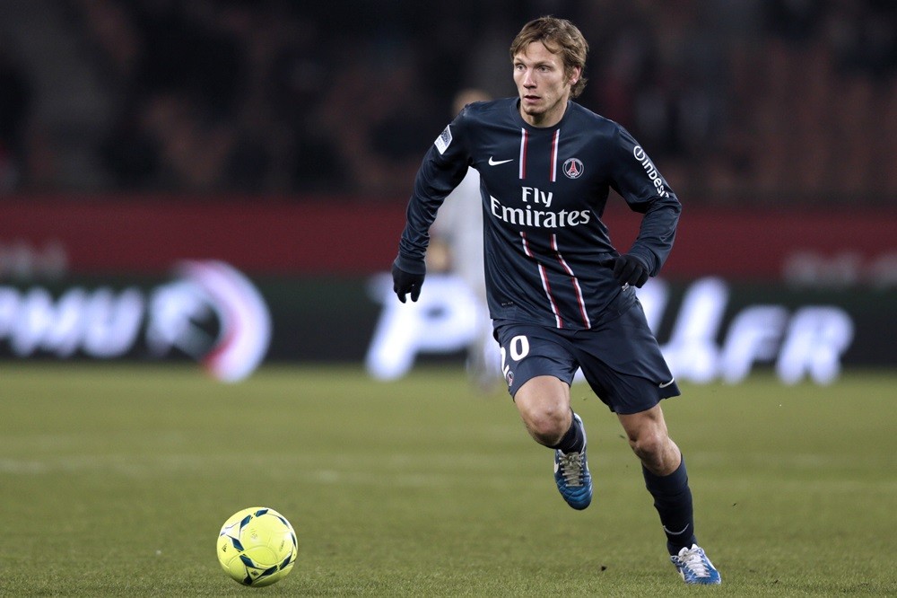 Paris Saint-Germain's Clement Chantome controls the ball during the French L1 football match Paris Saint-Germain (PSG) vs Evian Thonon Gaillard (ETGFC) on December 8, 2012. (Photo: KENZO TRIBOUILLARD / AFP via Getty Images)