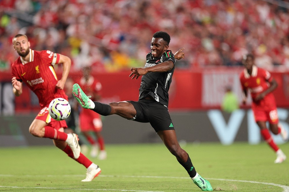 Arsenal's Eddie Nketiah controls the ball during the pre-season club friendly football match between Arsenal FC and Liverpool FC at Lincoln Financial Field in Philadelphia, Pennsylvania, on July 31, 2024. (Photo by CHARLY TRIBALLEAU/AFP via Getty Images)