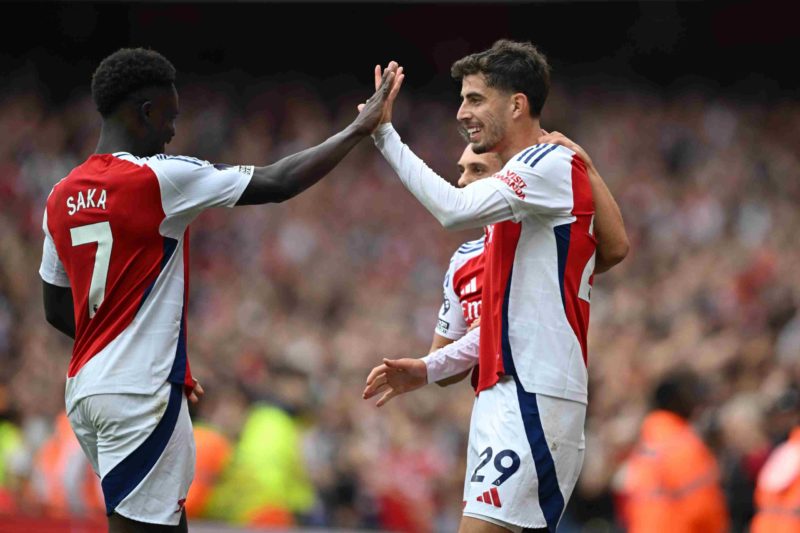 LONDON, ENGLAND - AUGUST 31: Kai Havertz of Arsenal celebrates scoring his team's first goal with team mates Leandro Trossard and Bukayo Saka of Arsenal during the Premier League match between Arsenal FC and Brighton & Hove Albion FC at Emirates Stadium on August 31, 2024 in London, England. (Photo by Mike Hewitt/Getty Images)