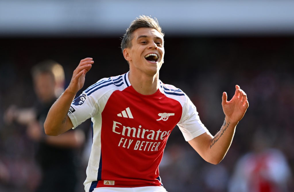 LONDON, ENGLAND - SEPTEMBER 28: Leandro Trossard of Arsenal reacts during the Premier League match between Arsenal FC and Leicester City FC at Emirates Stadium on September 28, 2024 in London, England. (Photo by Shaun Botterill/Getty Images)