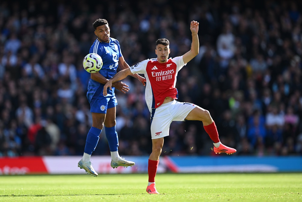 LONDON, ENGLAND: James Justin of Leicester City and Gabriel Martinelli of Arsenal battle for the ball during the Premier League match between Arsenal FC and Leicester City FC at Emirates Stadium on September 28, 2024. (Photo by Shaun Botterill/Getty Images)