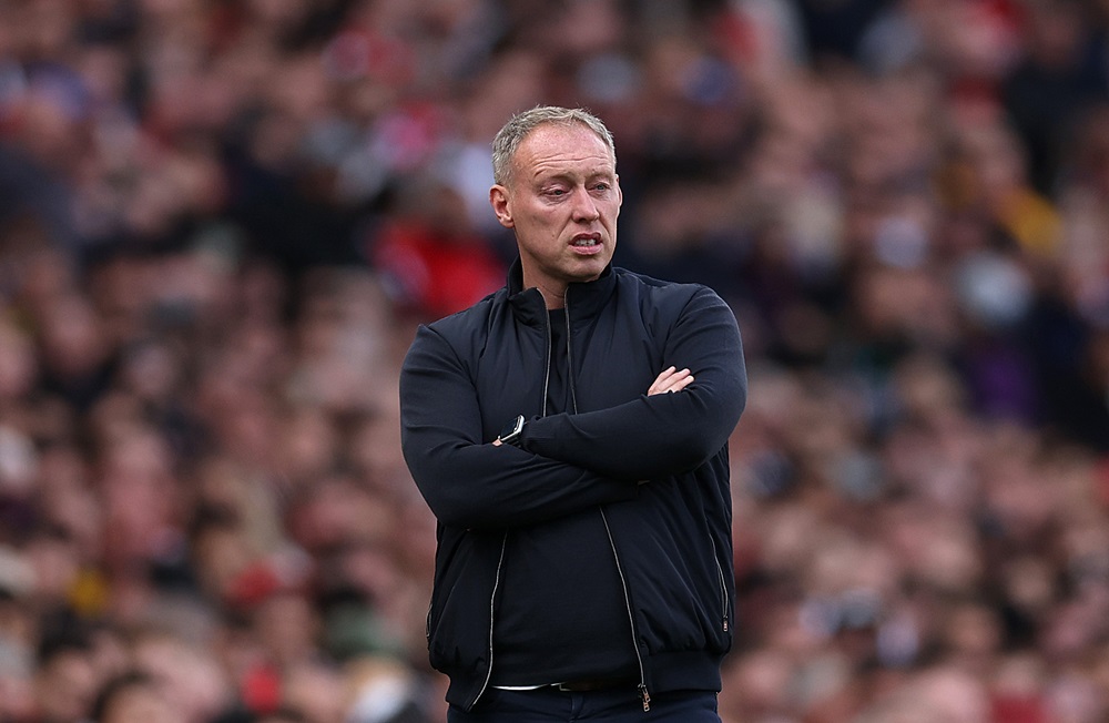 LONDON, ENGLAND: Steve Cooper, Manager of Leicester City, reacts during the Premier League match between Arsenal FC and Leicester City FC at Emirates Stadium on September 28, 2024. (Photo by Julian Finney/Getty Images)