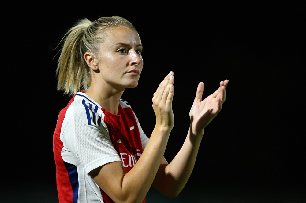 BOREHAMWOOD, ENGLAND: Leah Williamson of Arsenal applauds the fans after her team's victory in the UEFA Women's Champions League 2024/25 First Round Mini-Tournament match between Arsenal FC and Rangers FC at Meadow Park on September 04, 2024. (Photo by Justin Setterfield/Getty Images)