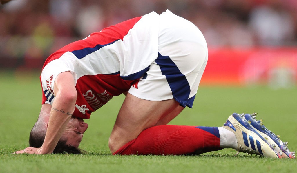 LONDON, ENGLAND - AUGUST 07: Declan Rice of Arsenal is injured during the pre-season friendly match between Arsenal and Bayer 04 Leverkusen at Emirates Stadium on August 07, 2024 in London, England. (Photo by Warren Little/Getty Images)