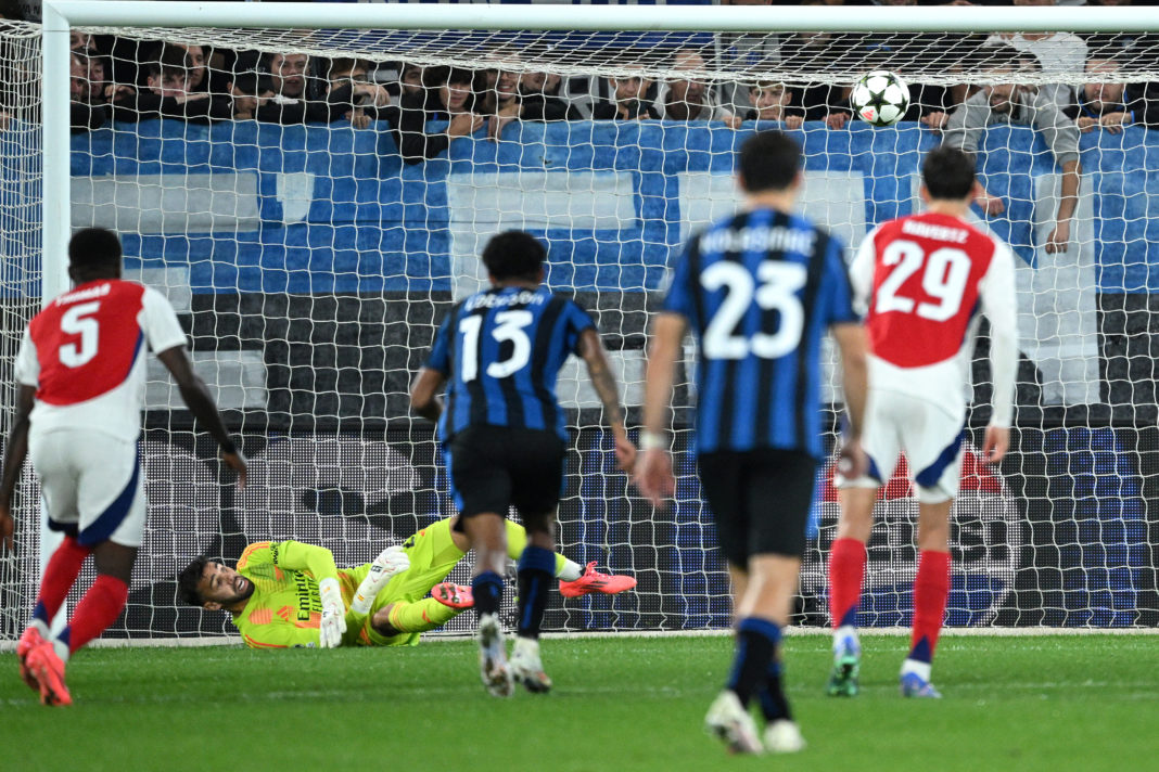 BERGAMO, ITALY - SEPTEMBER 19: David Raya of Arsenal reacts as he saves a penalty from Mateo Retegui of Atalanta during the UEFA Champions League 2024/25 League Phase MD1 match between Atalanta BC and Arsenal FC at Stadio di Bergamo on September 19, 2024 in Bergamo, Italy. (Photo by Justin Setterfield/Getty Images)