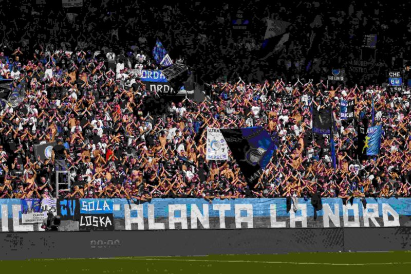 BERGAMO, ITALY - SEPTEMBER 15: Atalanta BC supporters clap their hands during the Serie A match between Atalanta and Fiorentina at Gewiss Stadium on September 15, 2024 in Bergamo, Italy. (Photo by Francesco Scaccianoce/Getty Images)