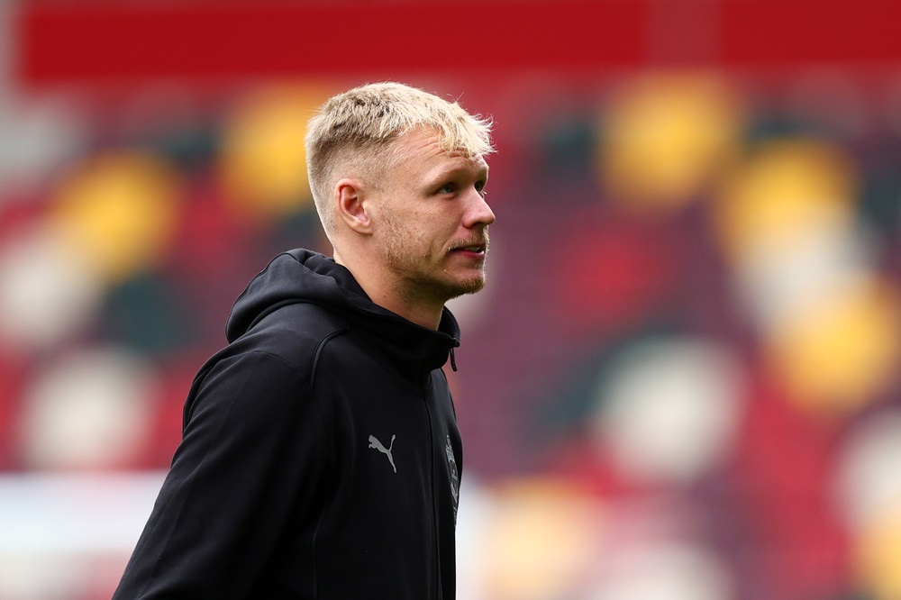 BRENTFORD, ENGLAND: Aaron Ramsdale of Southampton looks on prior to the Premier League match between Brentford FC and Southampton FC at Gtech Community Stadium on August 31, 2024. (Photo by Ben Hoskins/Getty Images)