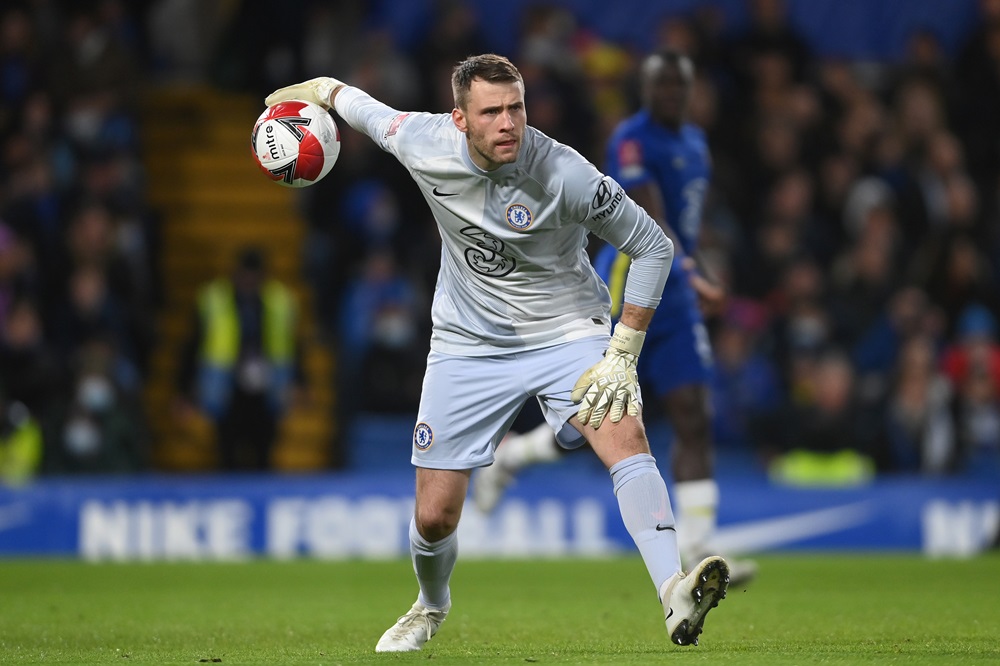 LONDON, ENGLAND: Marcus Bettinelli of Chelsea in action during the Emirates FA Cup Third Round match between Chelsea and Chesterfield at Stamford Bridge on January 08, 2022. (Photo by Mike Hewitt/Getty Images)