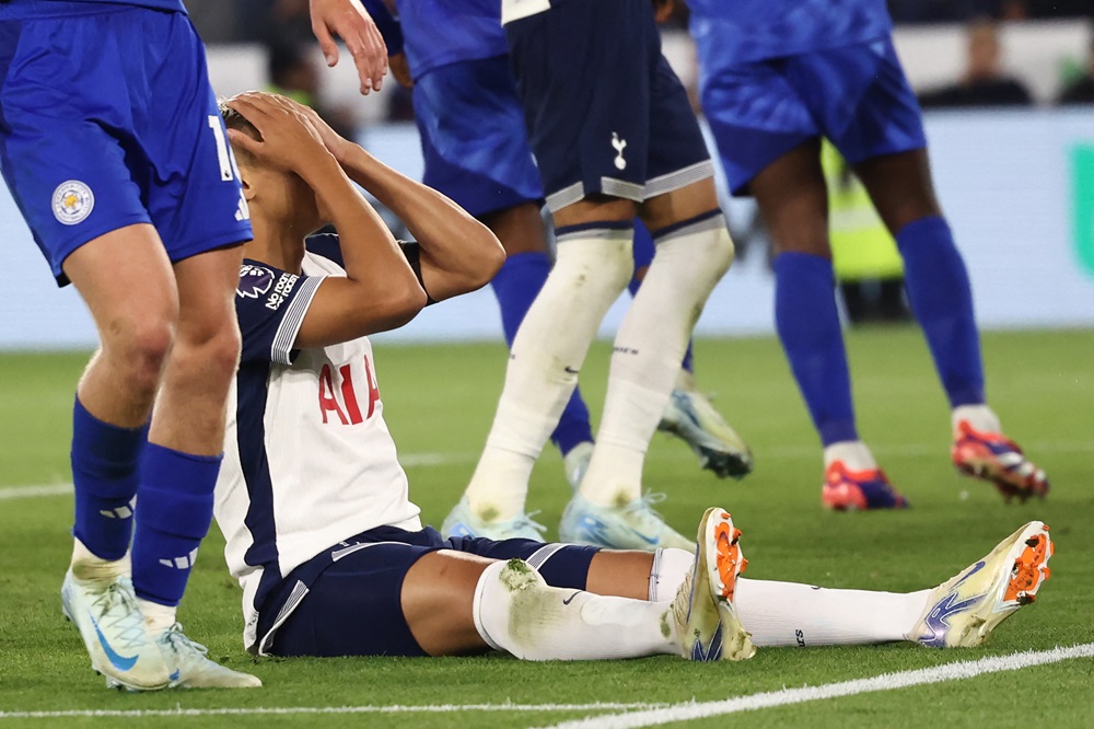 Tottenham Hotspur's Richarlison reacts after missing a late chance during the English Premier League football match between Leicester City and Tottenham Forest at King Power Stadium in Leicester, central England on August 19, 2024. (Photo by DARREN STAPLES/AFP via Getty Images)