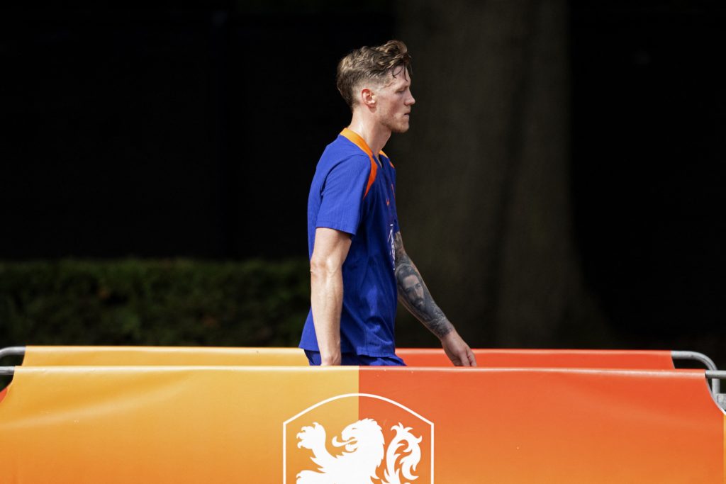 Netherlands striker Wout Weghorst departs early from a training session for the Dutch national team, at the KNVB Campus in Zeist, on September 8, 2024, two days before the UEFA Nations League match between Netherlands and Germany. (Photo by OLAF KRAAK/ANP/AFP via Getty Images)