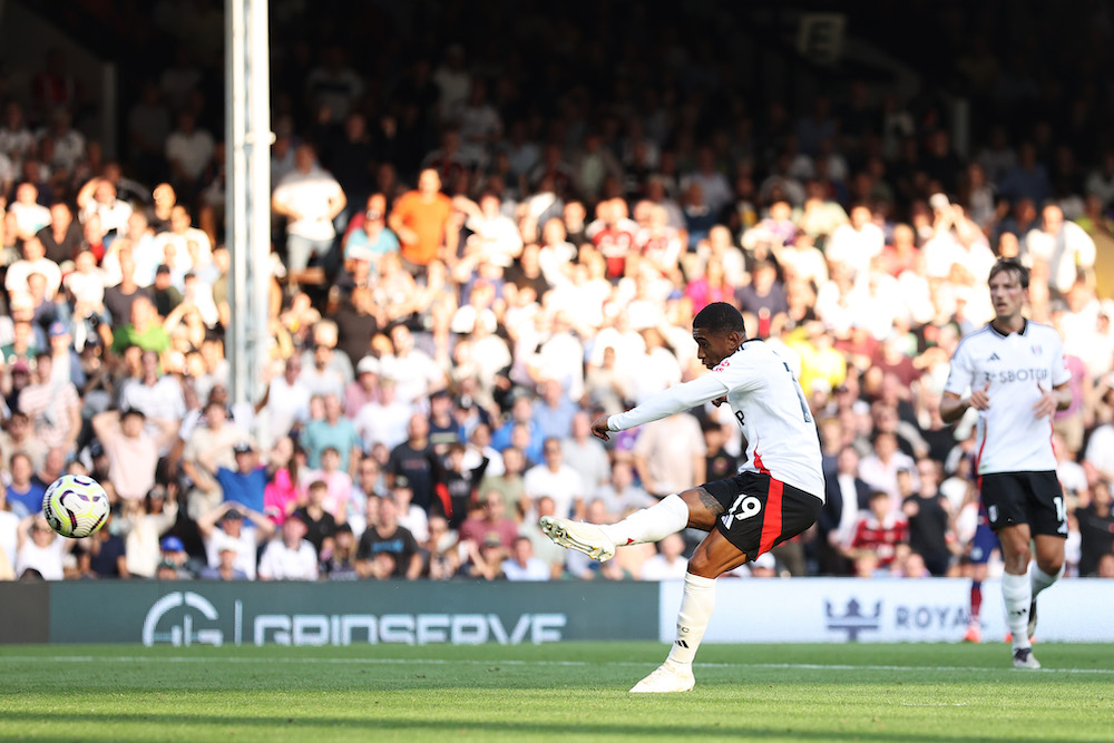 LONDON, ENGLAND: Reiss Nelson of Fulham scores his team's third goal during the Premier League match between Fulham FC and Newcastle United FC at Craven Cottage on September 21, 2024. (Photo by Ryan Pierse/Getty Images)