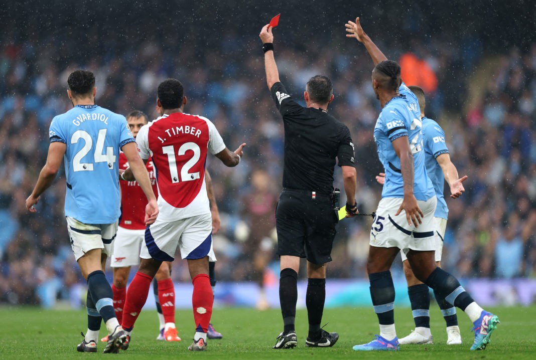 MANCHESTER, ENGLAND - SEPTEMBER 22: Players react as Referee, Michael Oliver shows a red card to Leandro Trossard of Arsenal (obscured) during the Premier League match between Manchester City FC and Arsenal FC at Etihad Stadium on September 22, 2024 in Manchester, England. (Photo by Carl Recine/Getty Images)