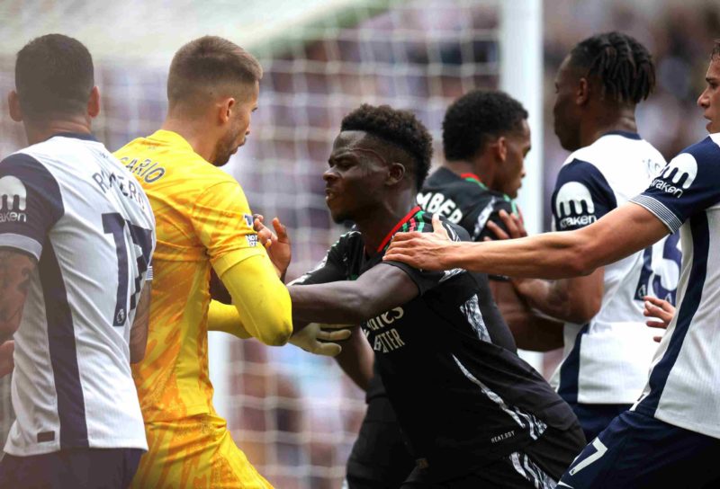 LONDON, ENGLAND - SEPTEMBER 15: Bukayo Saka of Arsenal clashes with Guglielmo Vicario of Tottenham Hotspur during the Premier League match between Tottenham Hotspur FC and Arsenal FC at Tottenham Hotspur Stadium on September 15, 2024 in London, England. (Photo by Alex Pantling/Getty Images)