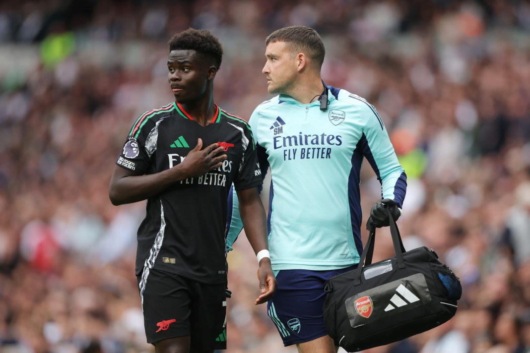 LONDON, ENGLAND - SEPTEMBER 15: Bukayo Saka of Arsenal receives medical treatment during the Premier League match between Tottenham Hotspur FC and Arsenal FC at Tottenham Hotspur Stadium on September 15, 2024 in London, England. (Photo by Alex Pantling/Getty Images)