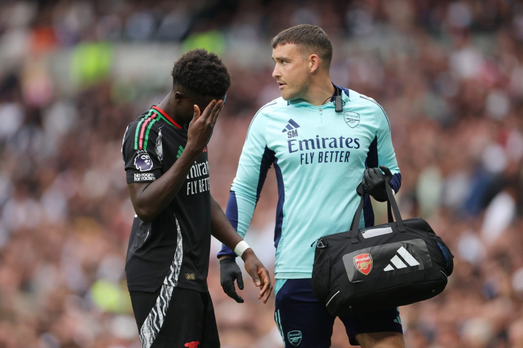 LONDON, ENGLAND - SEPTEMBER 15: Bukayo Saka of Arsenal receives medical treatment during the Premier League match between Tottenham Hotspur FC and Arsenal FC at Tottenham Hotspur Stadium on September 15, 2024 in London, England. (Photo by Alex Pantling/Getty Images)