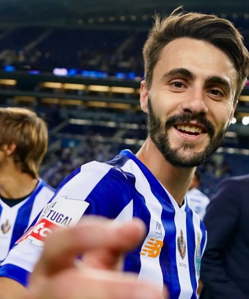 Fabio Vieira with FC Porto (Photo via Forca.Dragoes on Instagram)