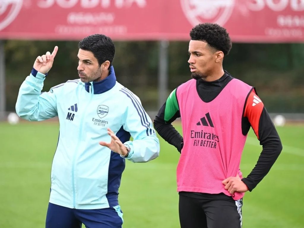 Mikel Arteta and Ethan Nwaneri (Photo via Arsenal.com)