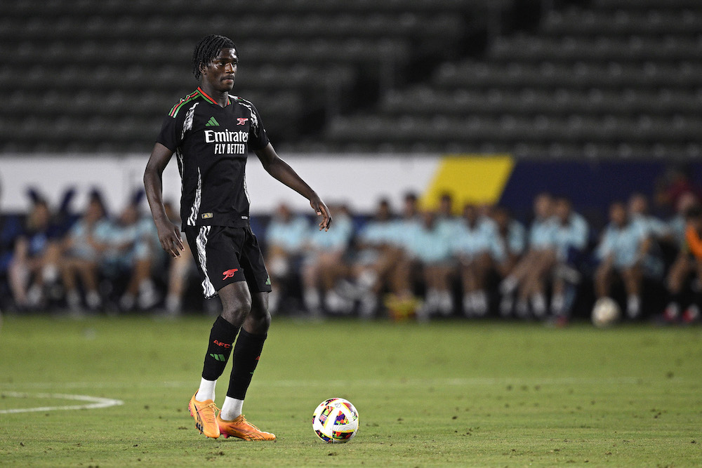 CARSON, CALIFORNIA: Ayden Heaven of Arsenal FC controls the ball against AFC Bournemouth during a pre-season friendly match between Arsenal FC and AFC Bournemouth at Dignity Health Sports Park on July 24, 2024. (Photo by Orlando Ramirez/Getty Images)