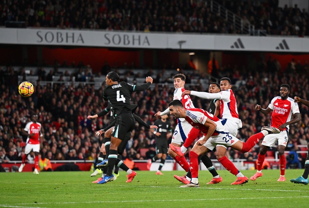 LONDON, ENGLAND: Mikel Merino of Arsenal scores his team's second goal during the Premier League match between Arsenal FC and Liverpool FC at Emirates Stadium on October 27, 2024. (Photo by Shaun Botterill/Getty Images)