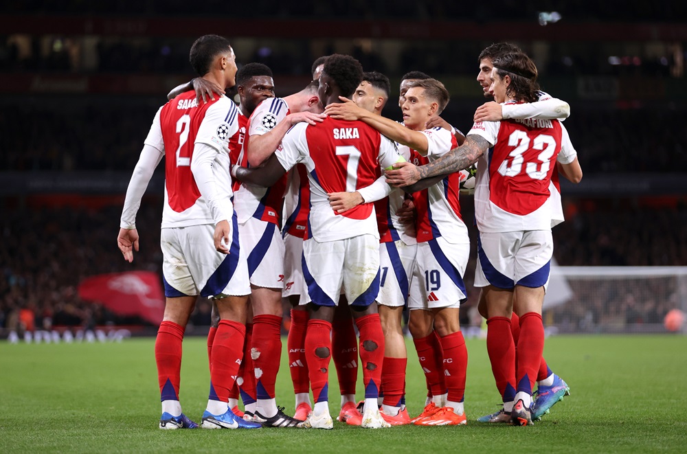 LONDON, ENGLAND: Bukayo Saka of Arsenal celebrates scoring his team's second goal with teammates during the UEFA Champions League 2024/25 League Phase MD2 match between Arsenal FC and Paris Saint-Germain at Emirates Stadium on October 01, 2024. (Photo by Julian Finney/Getty Images)