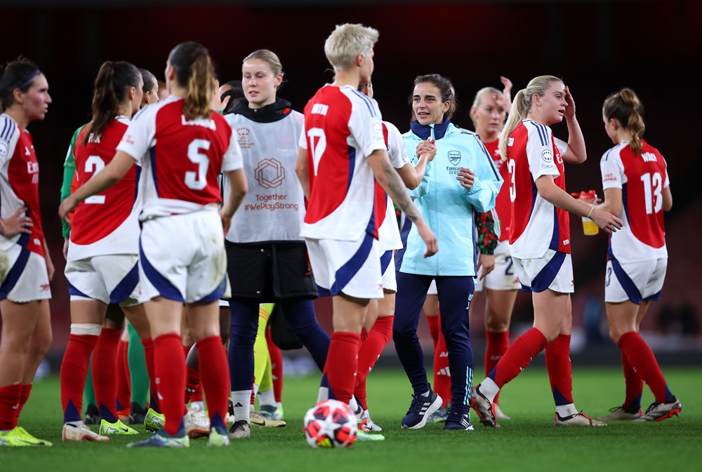 LONDON, ENGLAND: Renee Slegers, Interim Manager of Arsenal, shakes hands with her players after the team's victory during the UEFA Women's Champions League match between Arsenal FC and Valerenga at Emirates Stadium on October 16, 2024. (Photo by Alex Pantling/Getty Images)