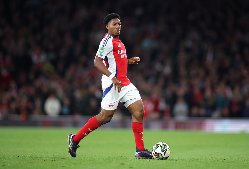 LONDON, ENGLAND: Myles Lewis-Skelly of Arsenal during the Carabao Cup Third Round match between Arsenal and Bolton Wanderers at Emirates Stadium on September 25, 2024. (Photo by Alex Pantling/Getty Images)