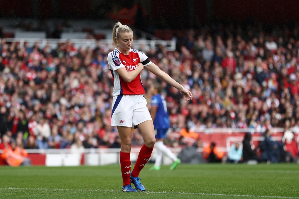 LONDON, ENGLAND: Leah Williamson of Arsenal during the Barclays Women's Super League match between Arsenal and Chelsea at Emirates Stadium on October 12, 2024. (Photo by Naomi Baker/Getty Images)